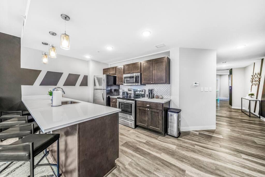2Br Unit With Game Machine With Pool And Gym Access-602 Apartment Cleveland Exterior photo