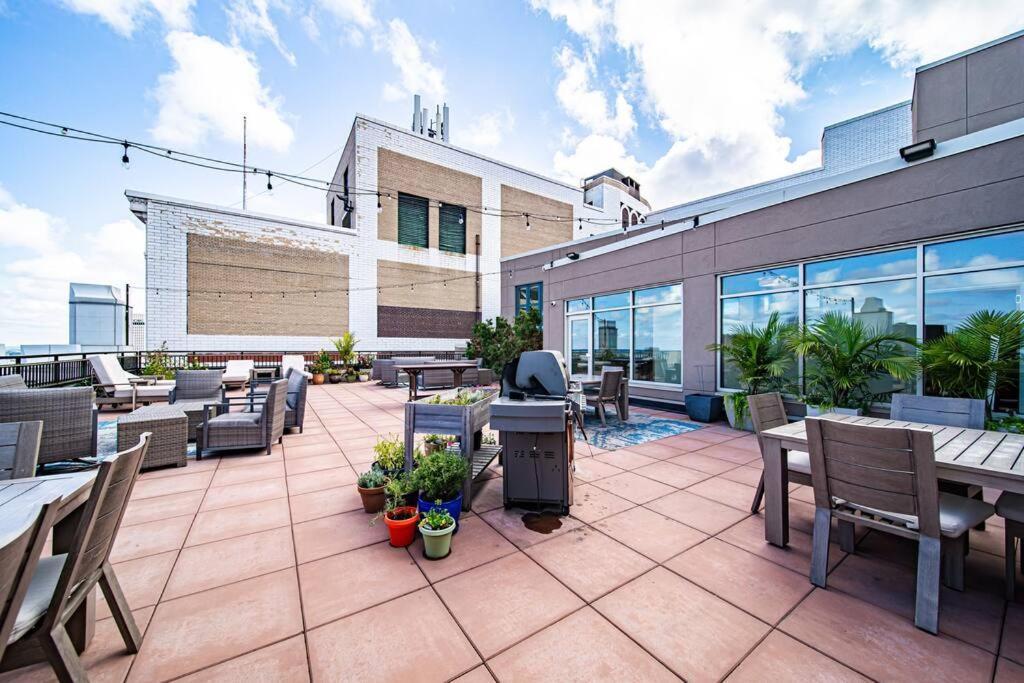 2Br Unit With Game Machine With Pool And Gym Access-602 Apartment Cleveland Exterior photo