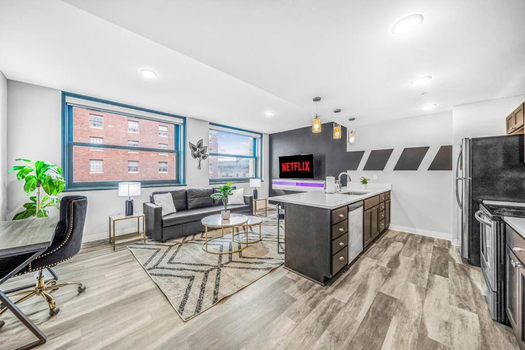 2Br Unit With Game Machine With Pool And Gym Access-602 Apartment Cleveland Exterior photo